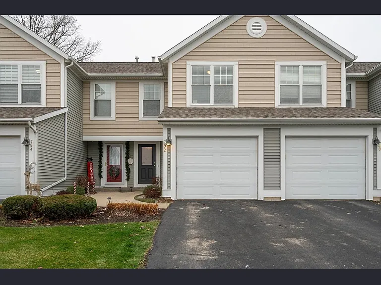 792 Stevenspoint Dr SE #792 — Photo 1