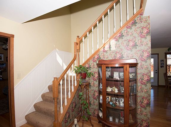 3rd image of 15604 Lakeview Dr