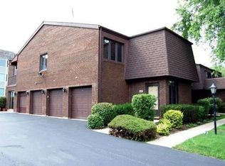 438 S Dee Rd, Park Ridge, IL 60068