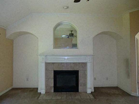 3rd image of 405 Tealridge Ln