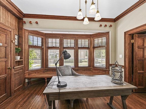 4th image of 2928 E Kenwood BOULEVARD