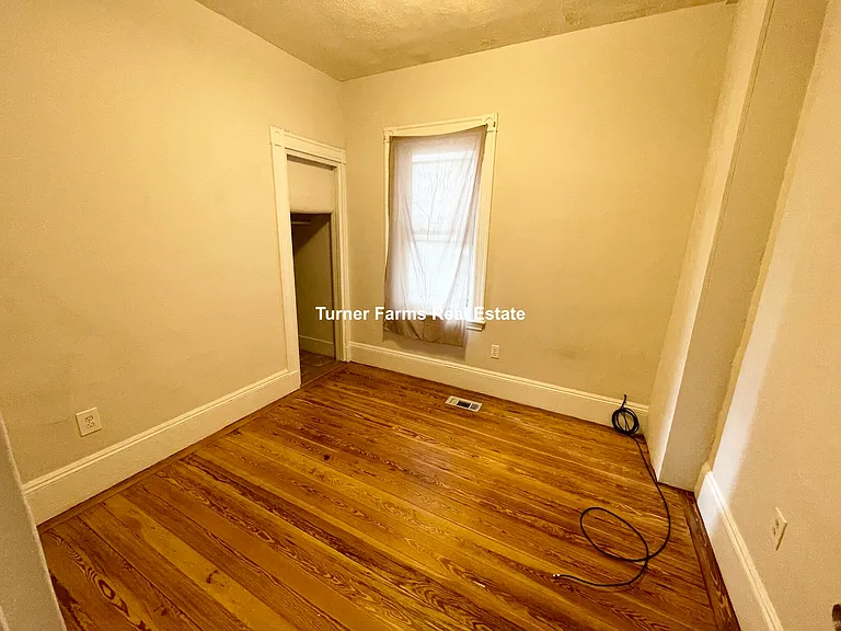 10 Wave Ave — Photo 10