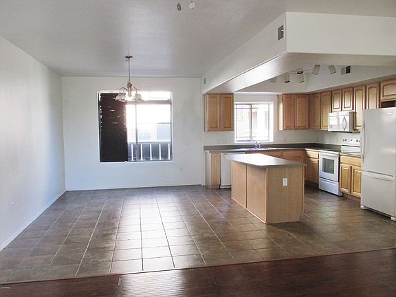 3rd image of 16825 N 14th St Unit 6