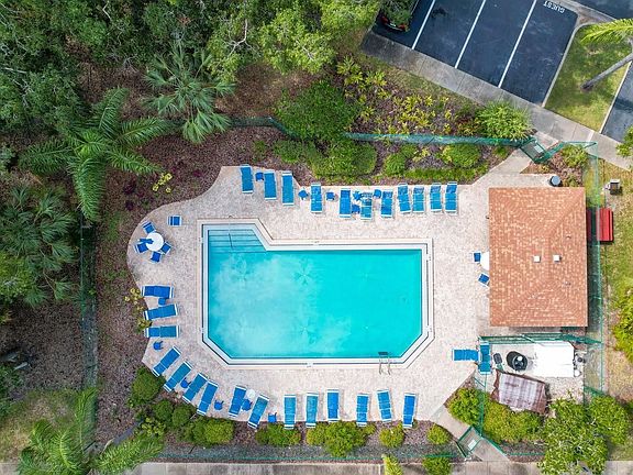 2nd image of 40 Woodlake Pl #1
