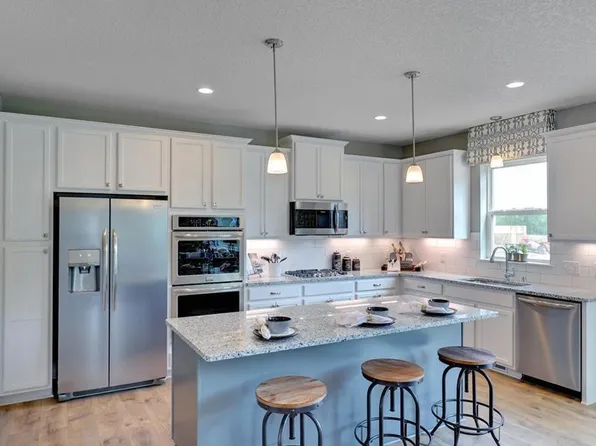 8398 Brumby Trl, Woodbury, MN 55129