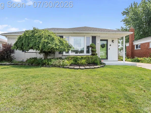 861 9th St, Wyandotte, MI 48192
