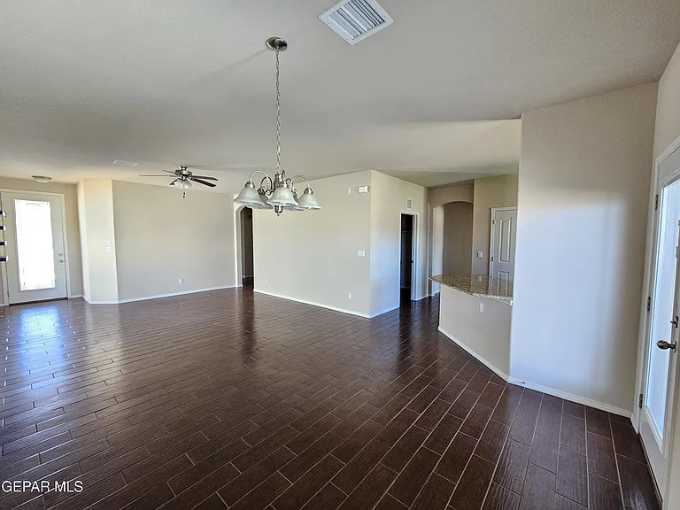 2217 Furtherpoint Pl — Photo 4