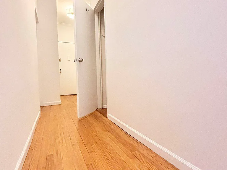304 E 86th St #2B — Photo 8