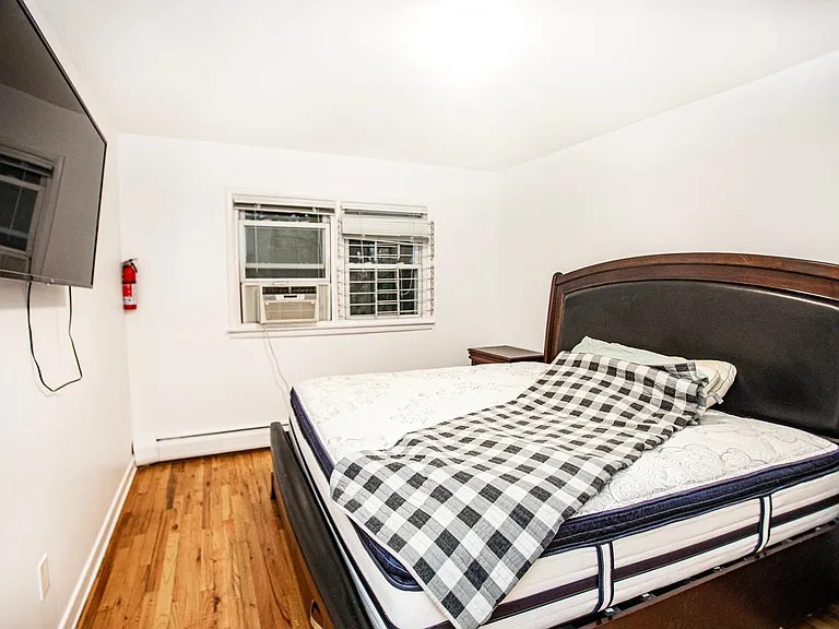 391 Manila Ave #2 — Photo 17