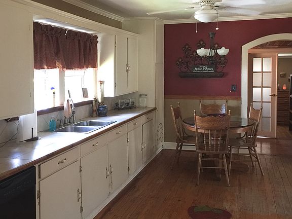5th image of 111 Evelyn Dr