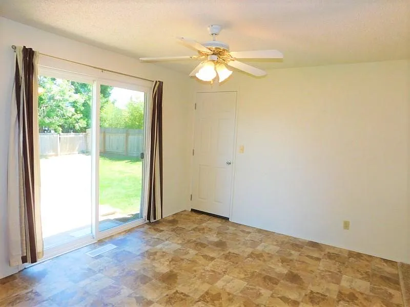 3 bed, 1008 sqft, $1,595 — Photo 3