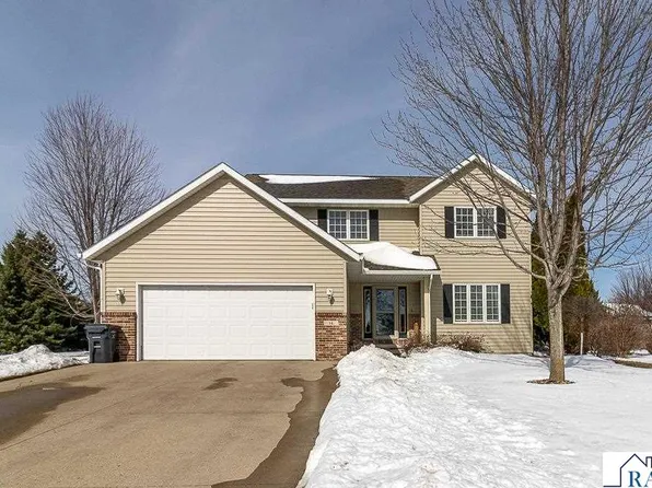 14 Eagle Ridge Ct, North Mankato, MN 56003