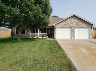 807 N 169th St, Basehor, KS 66007