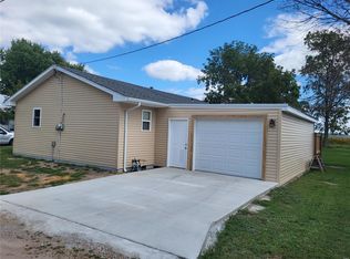 310 E Sweet St #A, Hull, IL 62343