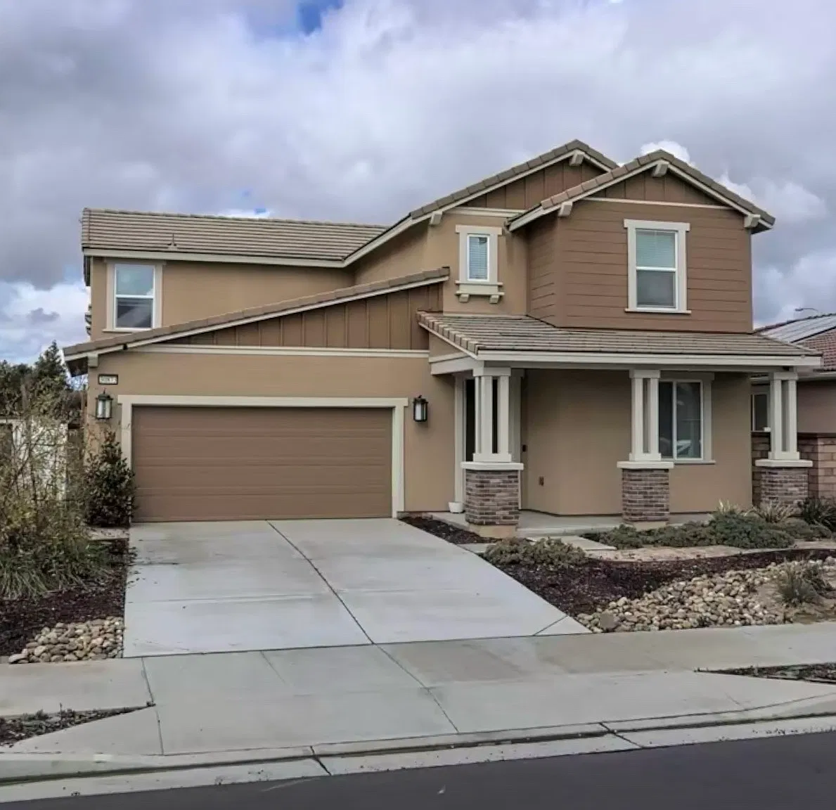 4 bed, 2211 sqft, $3,400 — Photo 1