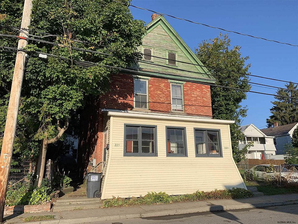 1st image of 225 1st Ave