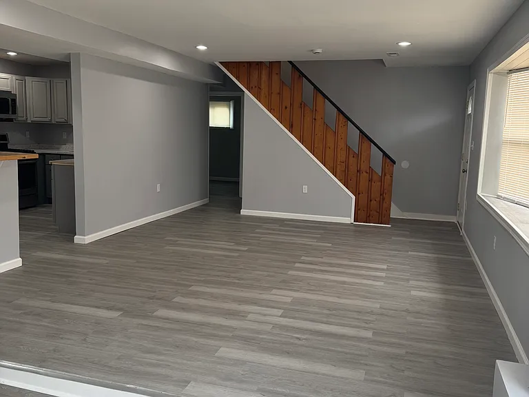 114 S Meadow Dr — Photo 2