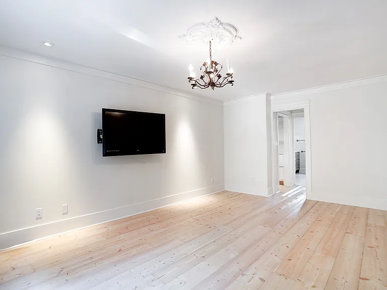 1713 Phillbrook Cres — Photo 29