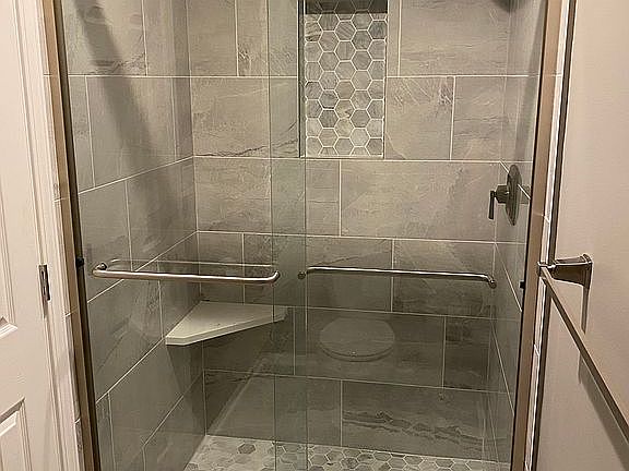 5th image of 409 NW Chateau Ct