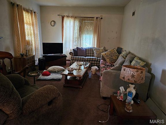 4th image of 1009 S Saint Louis St