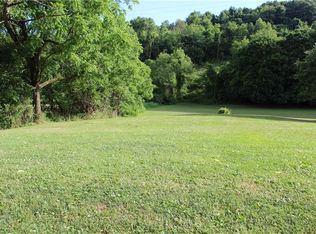 200 Bateman Rd, Oakdale, PA 15071