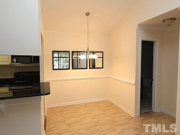 4th image of 1003 Kingswood Dr APT F