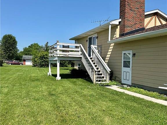3rd image of 410 E Bartlow St