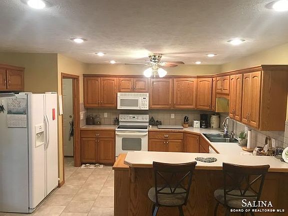 5th image of 1405 Sierra Dr