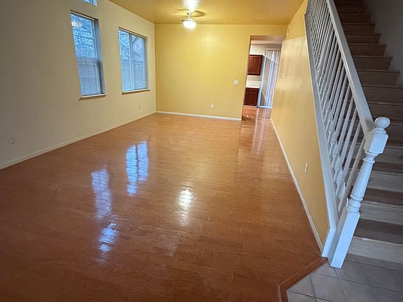 3rd image of 1220 King Loop