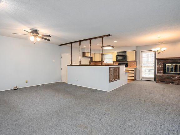4th image of 985 Thompson Dr