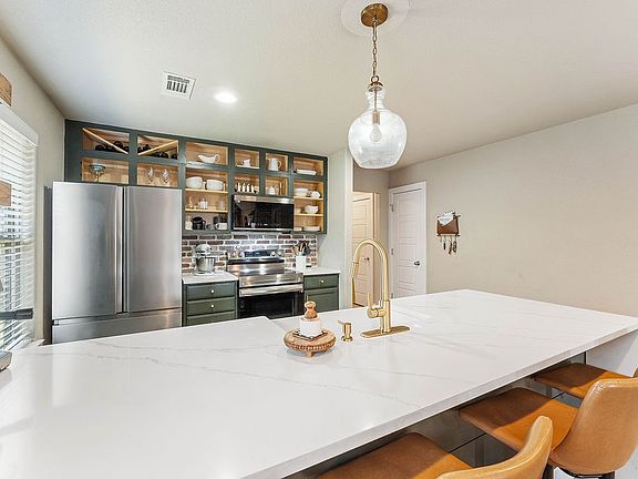 5th image of 3912 SW Capstone Ave