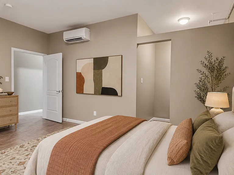 4242 Lindell — Photo 16