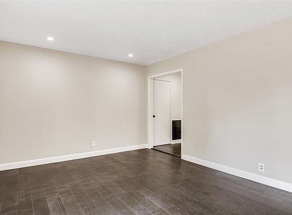 4th image of 1326 Northlake Dr
