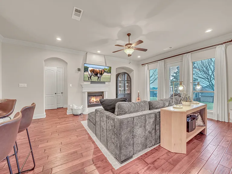 5048 Exposition Way — Photo 11