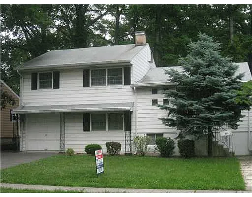 190 Amherst Ave photo 1