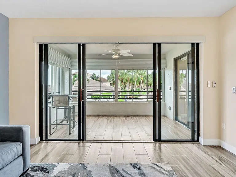 827 Oak Harbour Dr — Photo 17