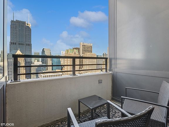 5th image of 235 W Van Buren St #4219