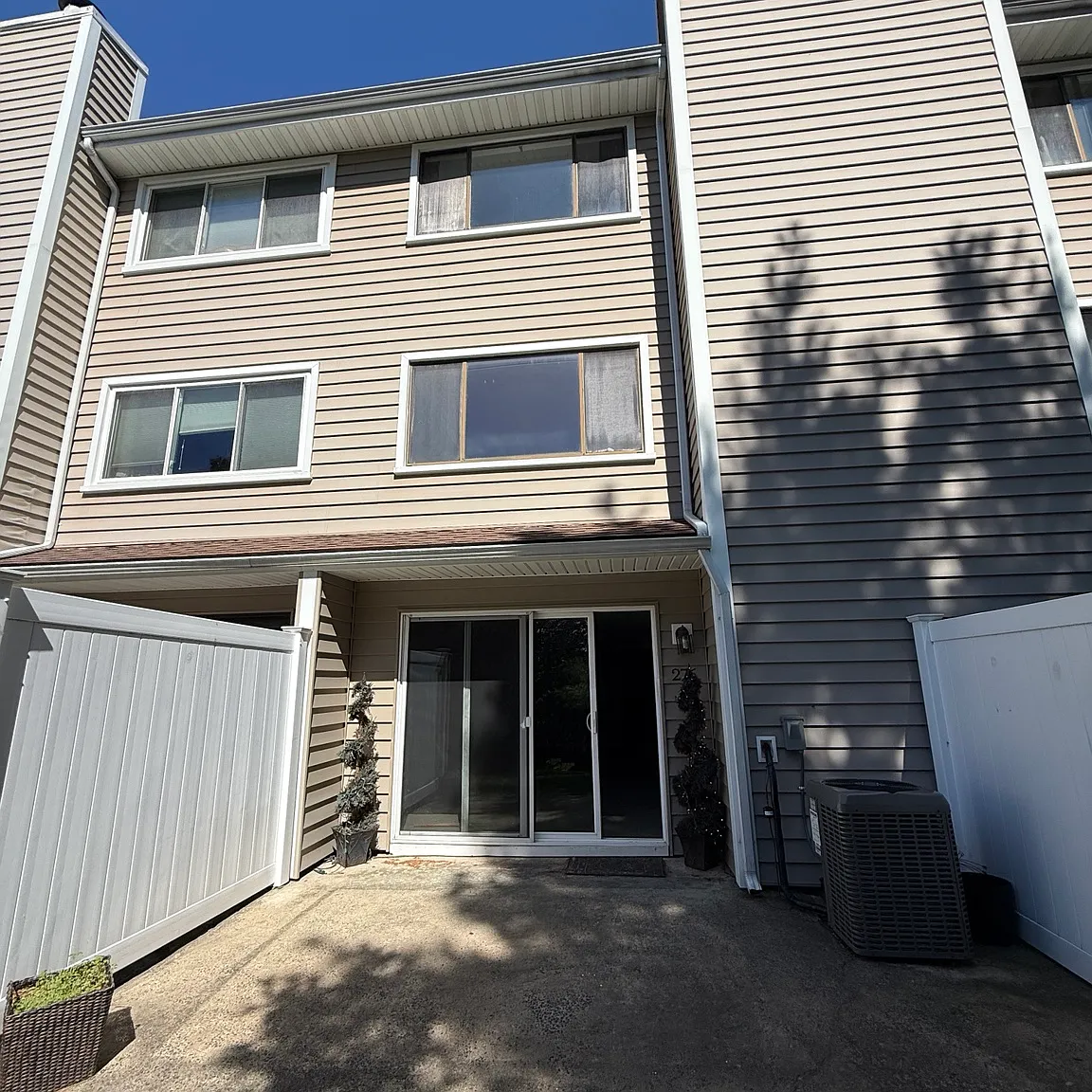 2 bed, 1.5 bath, 1600 sqft, $2,600 — Photo 2