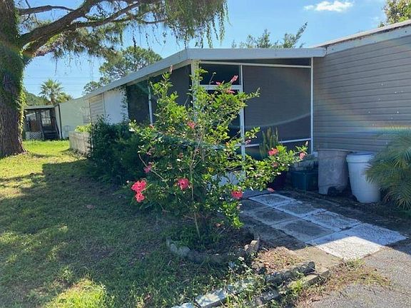 2nd image of 404 Poinsianna Dr