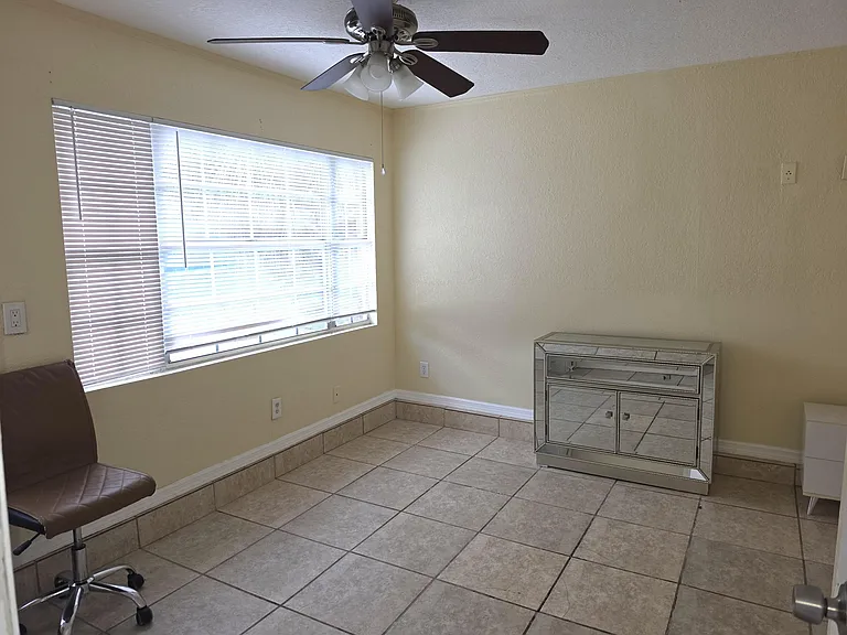 814 Poplar Dr #B — Photo 8