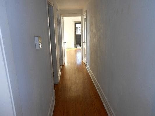 2nd image of 1228 W Winnemac Ave APT 1