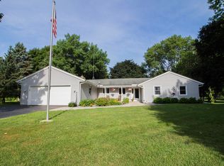 W359N5315 Crestview Dr, Oconomowoc, WI 53066