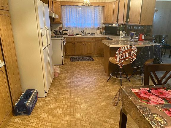 3rd image of 27632 Newport Dr