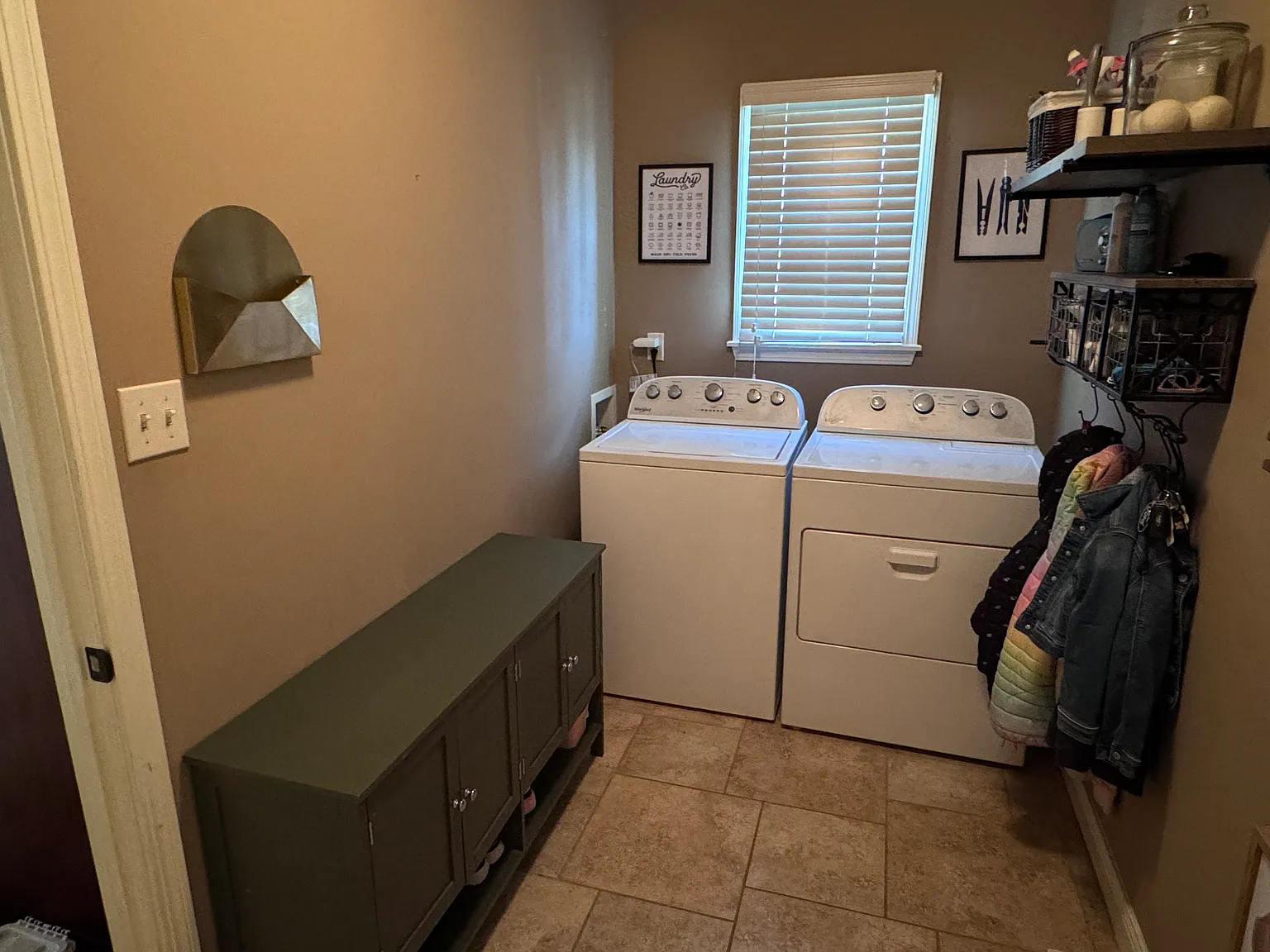 4 bed, 2575 sqft, $2,950 — Photo 3