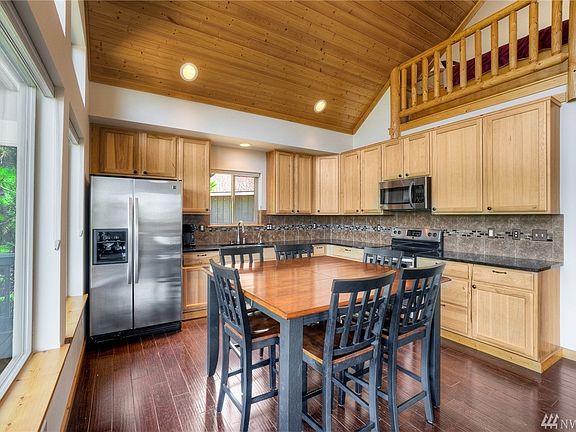 Well-appointed kitchen with stainless appliances, granite countertops and tile backsplash. 