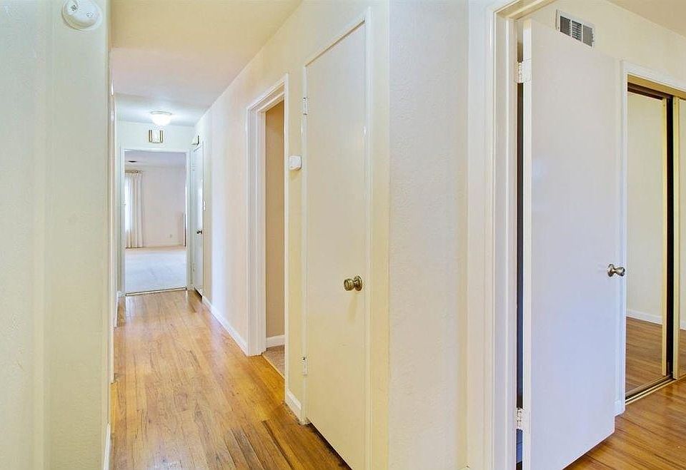 1st image of 206 S Sunset Dr