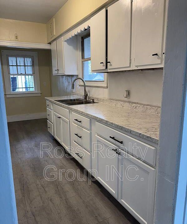 1st image of 1420 Addington Rd