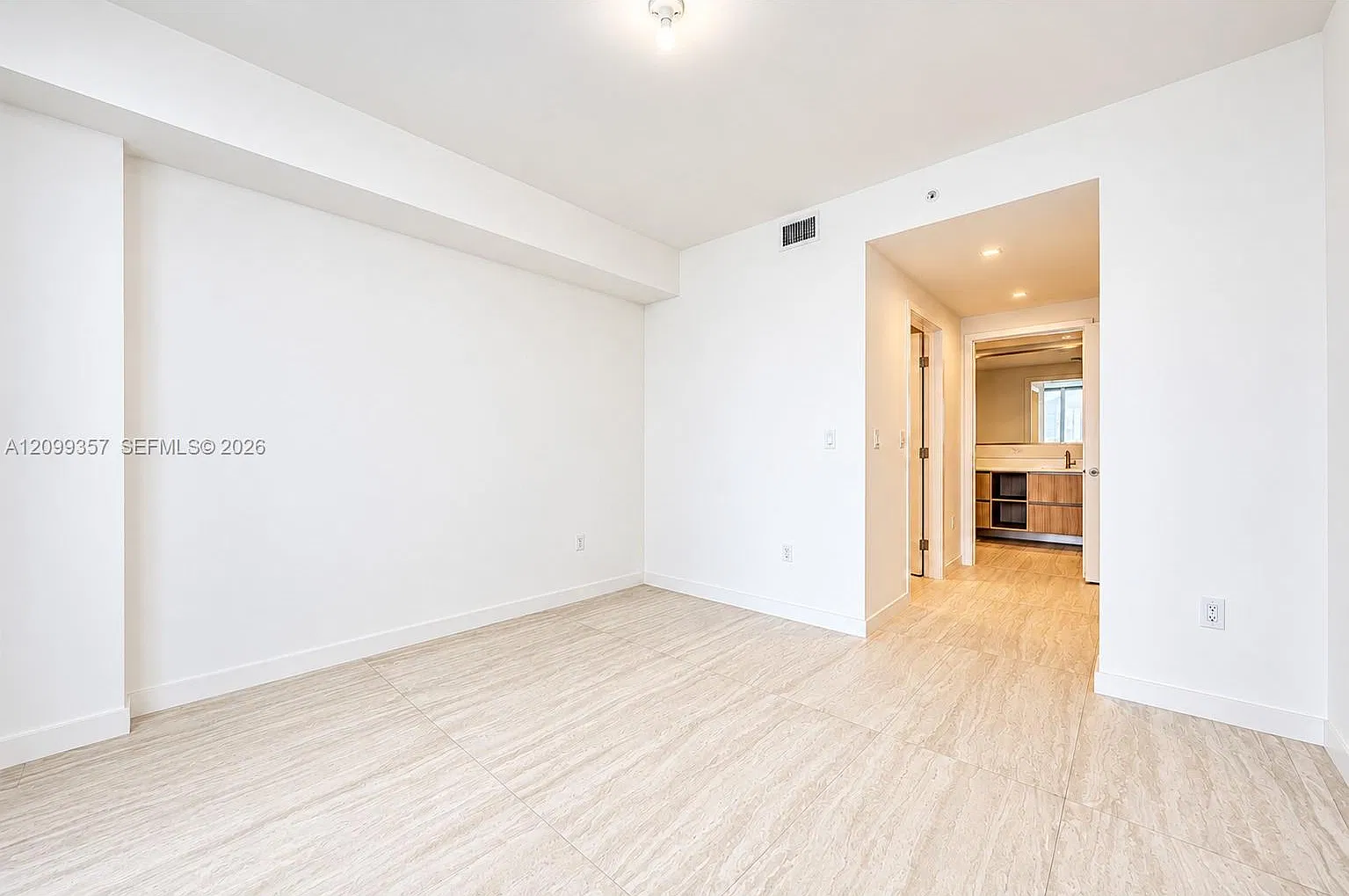 2 bed, 2.0 bath, $7,300 — Photo 4