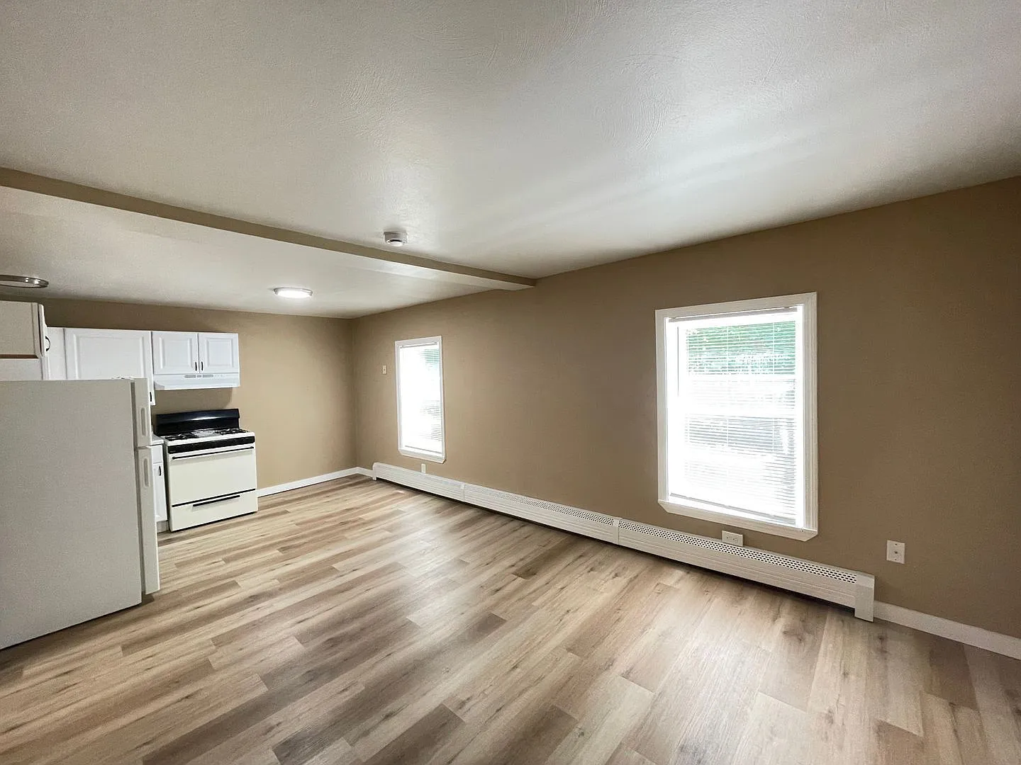 1 bed, 1.0 bath, 425 sqft, $1,575 — Photo 2
