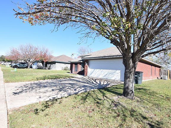 3rd image of 3831 Oak Valley Dr